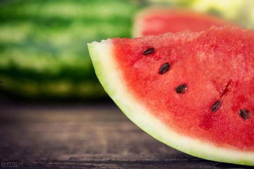 朋友相聚吃瓜文案,好友欢聚时光